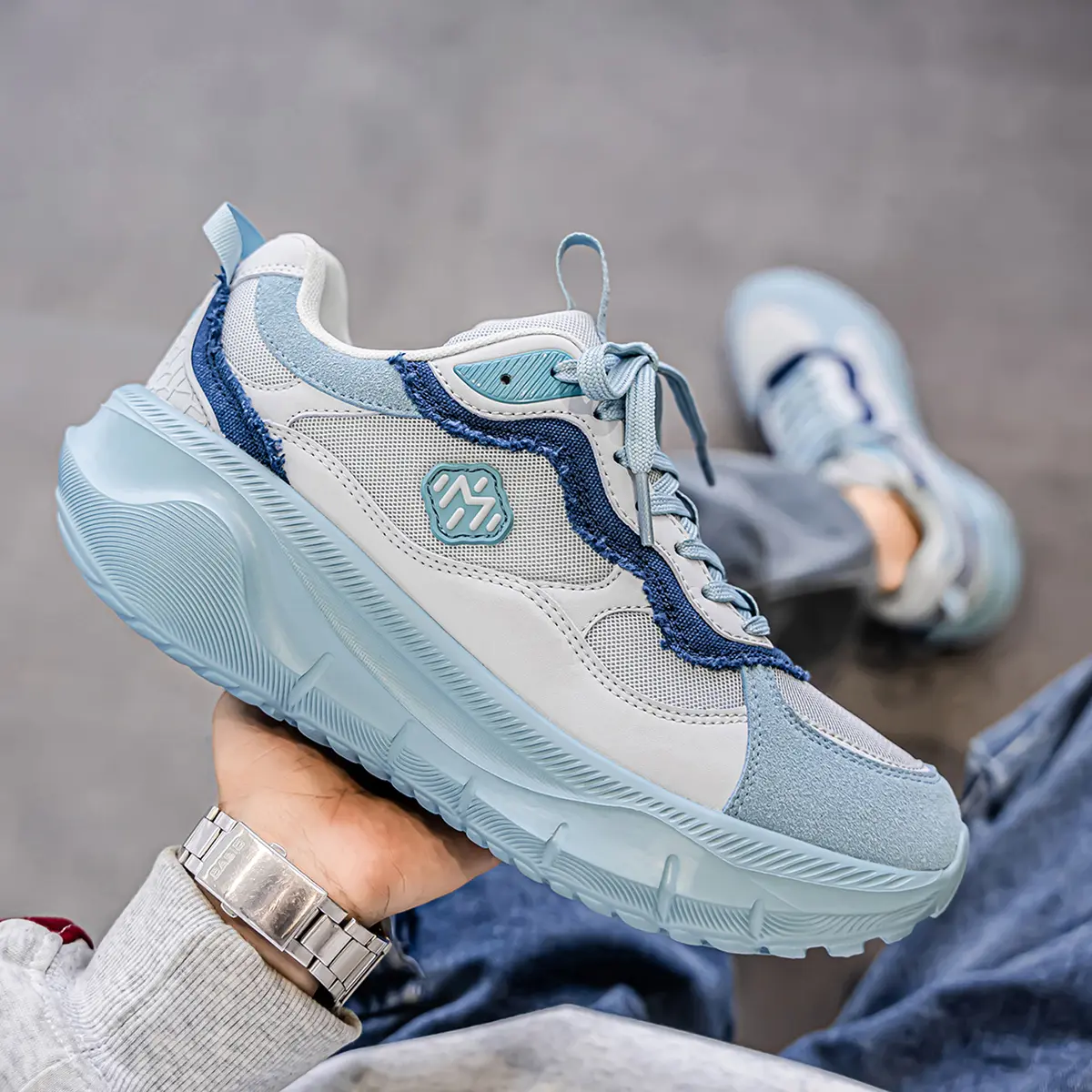 Women's running shoes, color-blocked laces, lightweight sports shoes, casual for girlfriends, streetwear, women's casual sports shoes, breathable leather low-top, travel shoes.