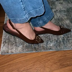Linnea Point Flats - Brown Shoes with Unique Design Feature