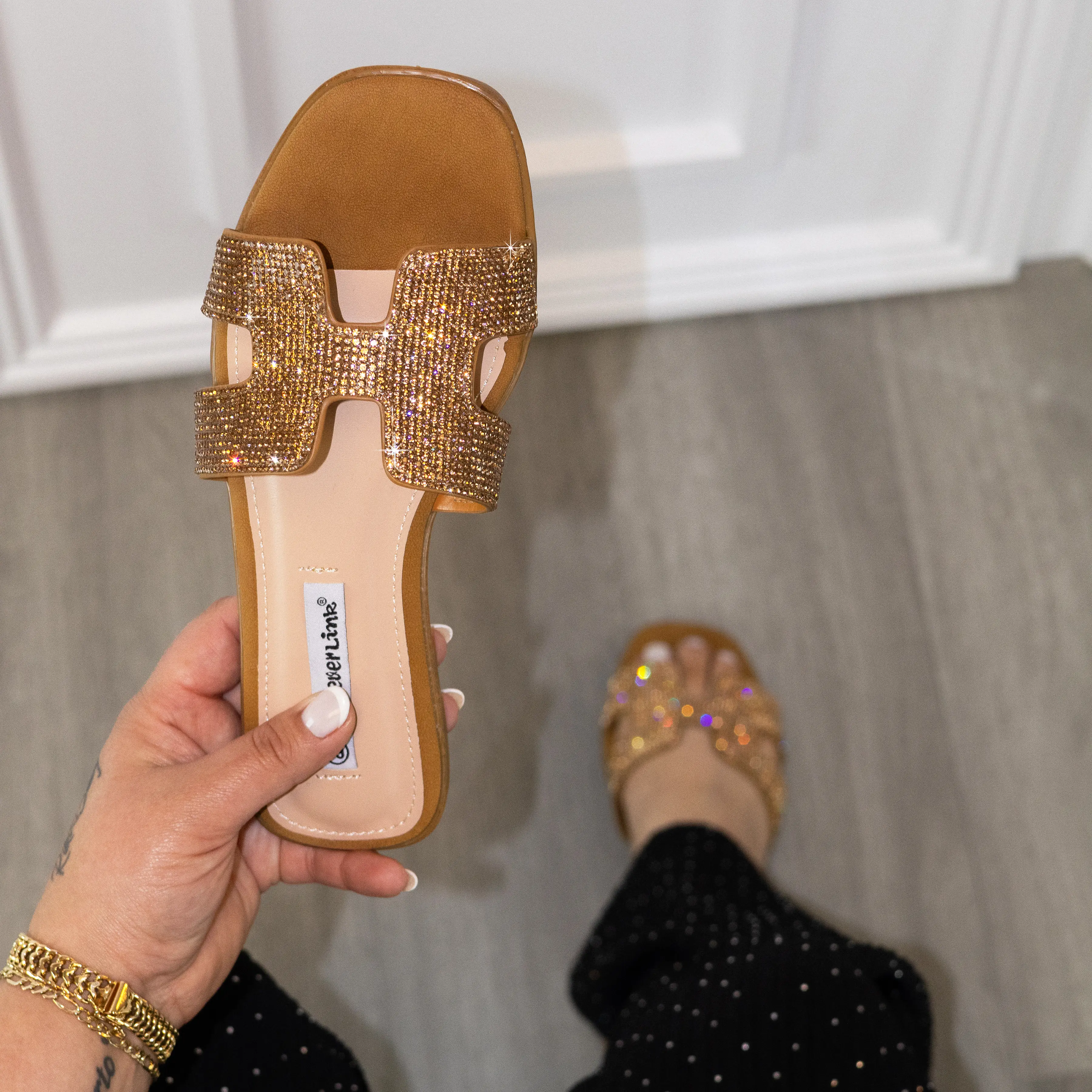Maxim - Women’s Rhinestone-Embellished Slip-On Flat Sandals, Sparkly Open Toe Summer Footwear, Lightweight Comfortable Casual Flats for Beach, Vacation, Everyday Wear & Stylish Warm Weather Looks