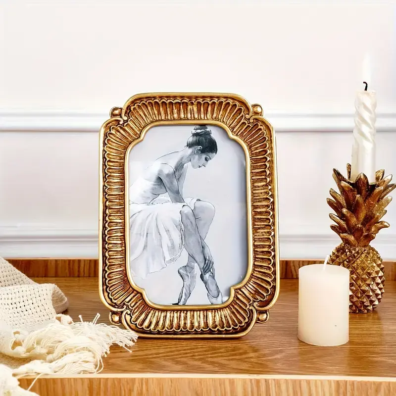1PC European-style retro golden decorative photo frame with vintage patterns, suitable for 4x6 inch photos, can be used vertically or horizontally.