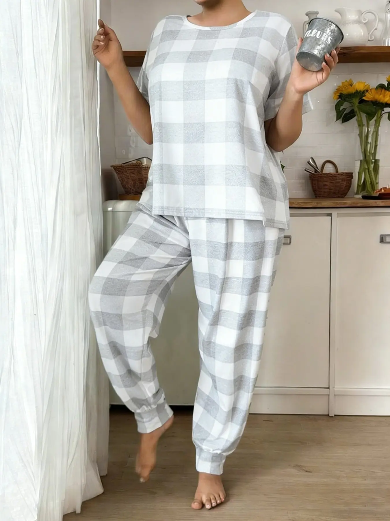 Women's Plus Size Plaid Pajama Set, Short Sleeve Top and Jogger Pants, Soft Cozy 2-Piece Loungewear Nightwear