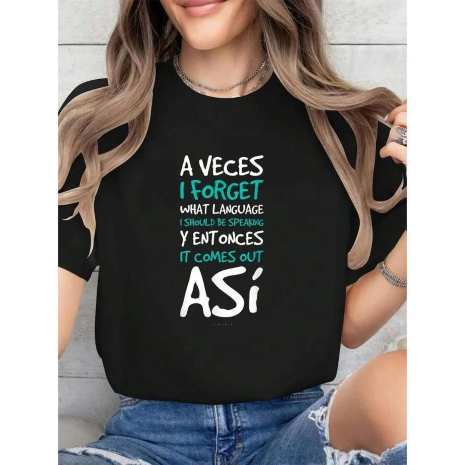 Women’s Graphic Sweatshirt – Long Sleeve with Funny Spanish Saying 'A Veces I Forget What Language' Womenswear Tops