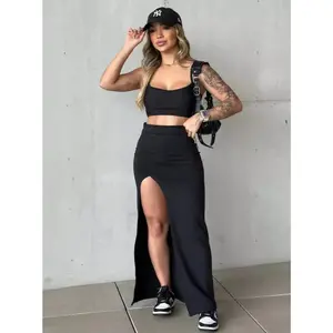 Falda ajustada con abertura