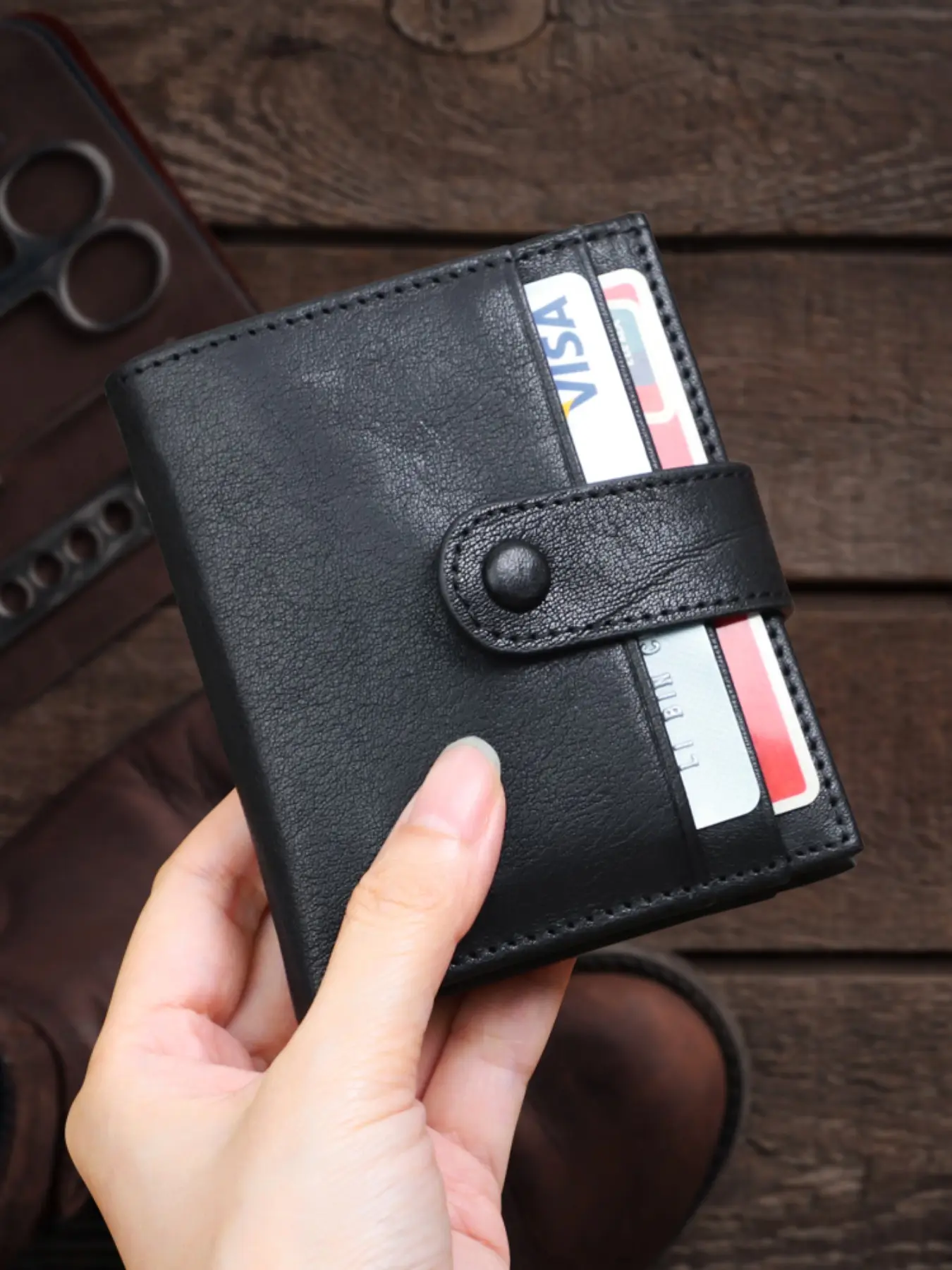 Genuine Leather Women Ultra-Thin Mini Short wallet Small women's two-fold purse with 12 Cards Slots