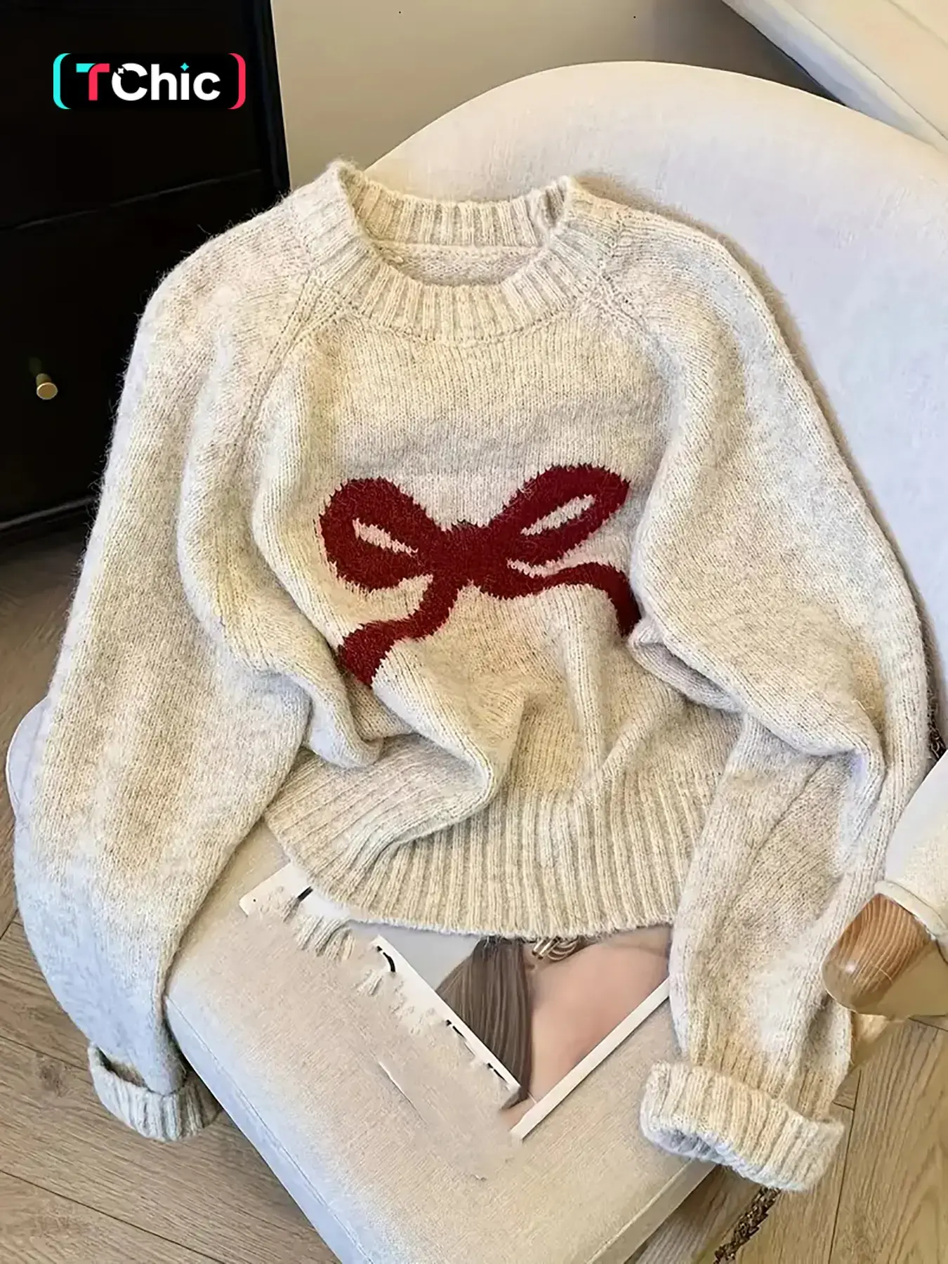 Women's Longsleeves Round Neck Knit Pullover - Lady's Thick Fabric Crew Neck Sweater with Bow Graphic, Casual Everyday Loose Top for Autumn Winter, Elegant Piece, Comfortable