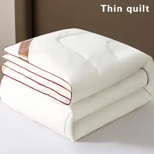 The quilt core is thin, and the quilt cover is air-conditioned in summer and cool in summer. The machine washable quilt, silk and cotton quilt core bedding for two people.