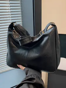 Texture retro soft leather single shoulder diagonal cross bag, fashionable trend single shoulder bag, casual versatile single shoulder commuting bag, suitable for daily use with outdoor commuting and other scenarios.