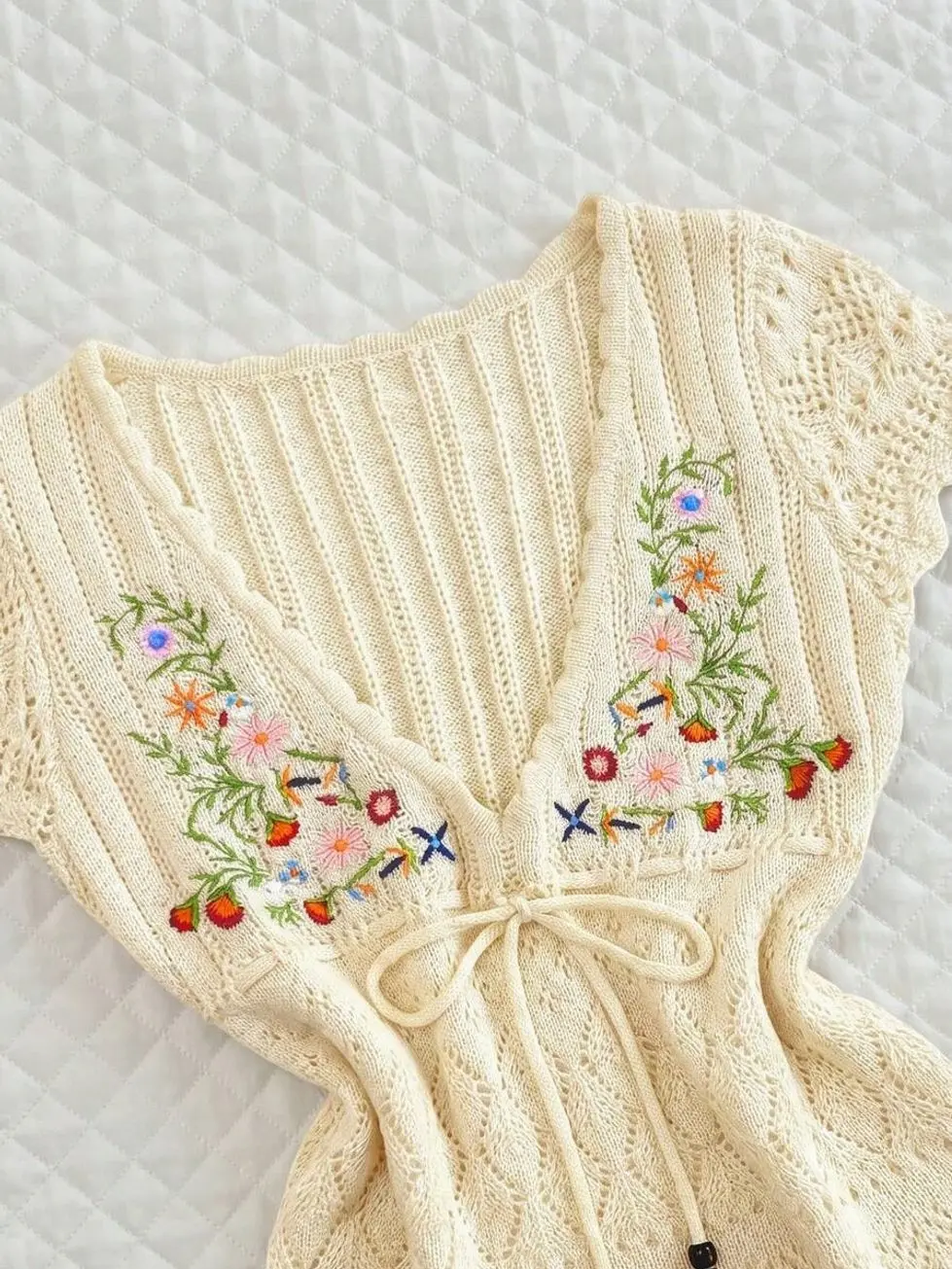 Women’s Floral Embroidered Knit Sweater, Versatile Bow Tie Short Sleeve Pullover Top