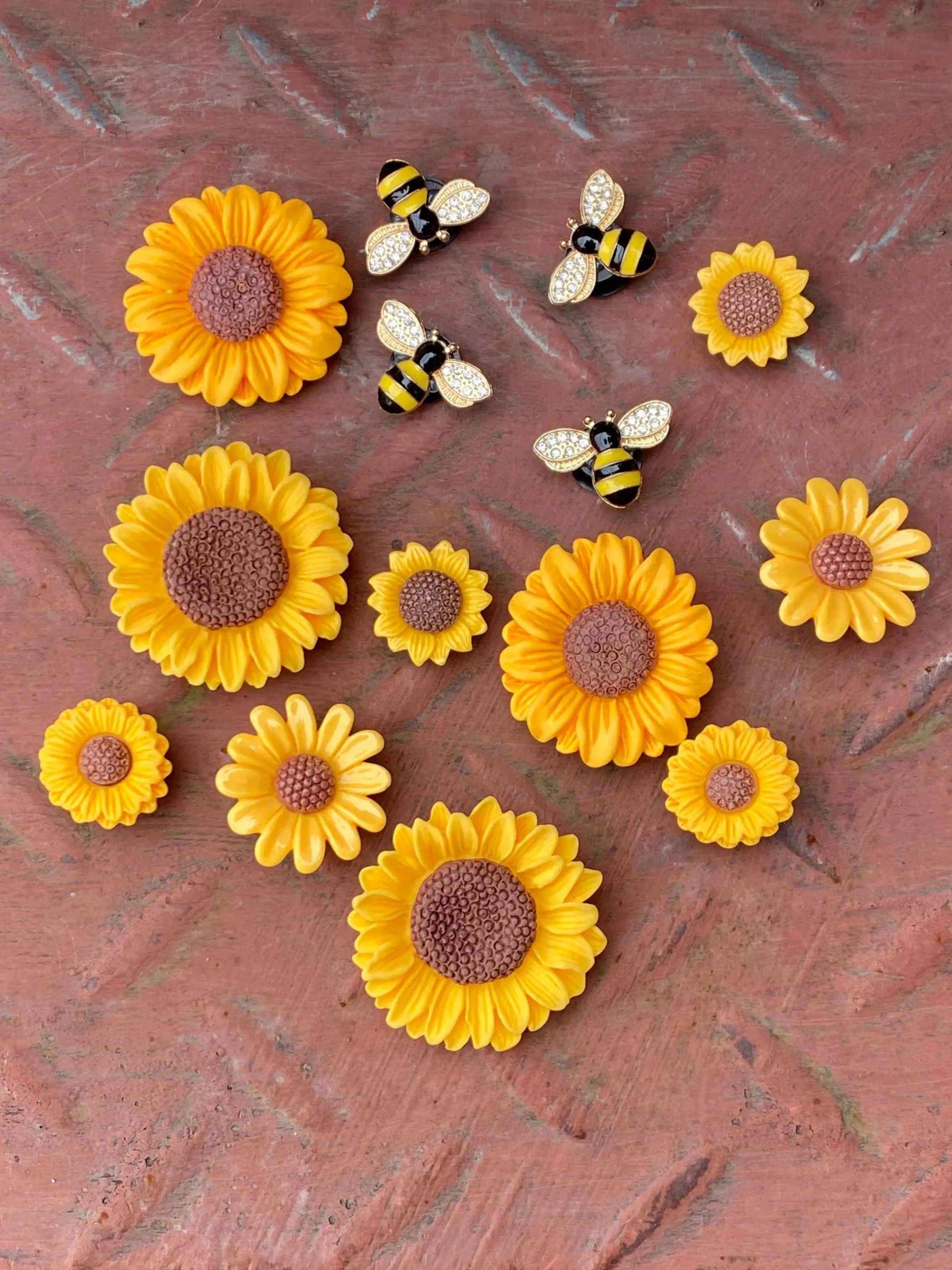 14 Pieces Sunflower and Bee Decorative Shoe Accessories, Sunflower Charms, Shoe Embellishments, Decor, Unique Floral Design, Perfect for Casual Wear, Enhance Your Footwear Style, Cute Shoe Decorations