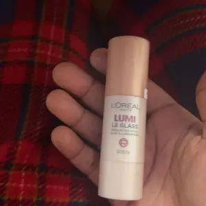 Lumi Le Glass Highlighter Stick, Reflective, Translucent, Glassy Highlighter for Face and Body, L'Oreal Paris