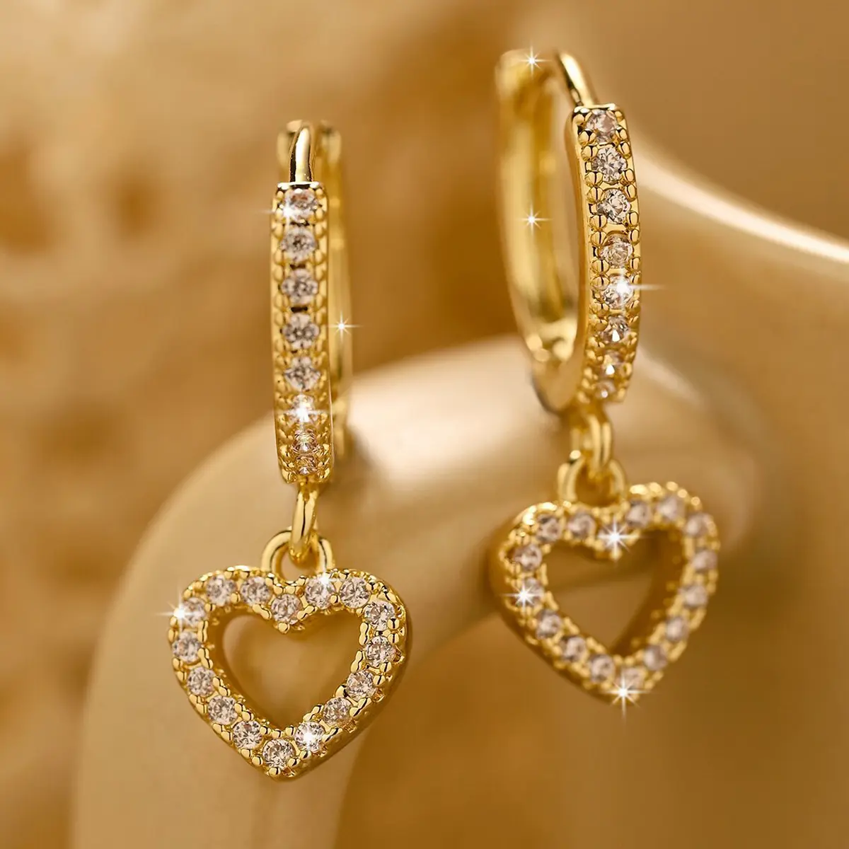 Women's 18 Karat Gold-Plated Brass Base Vintage Heart Hoop Earrings with Zircon Pendants, Heart Shaped Earrings, Simple Fashion Everyday Wear Costume Jewelry Gift, Earring For Women