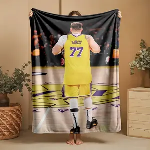 1 piece Luka Dončić wearing a Lakers jersey, back view photo themed flannel blanket - All-season flannel blanket, suitable for sofas and beds, super soft and comfortable, modern design, digitally printed pattern, 100% polyester material, machine