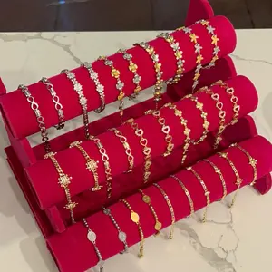 PICK BRACELET ON LIVE