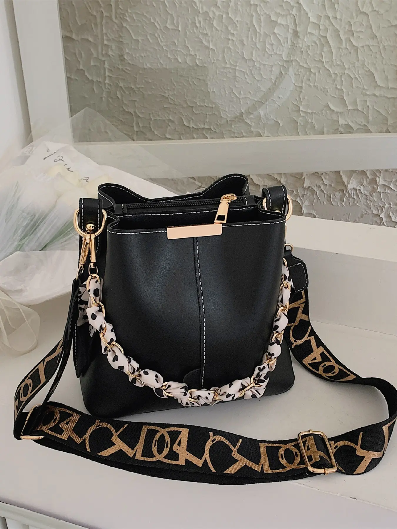 Women's PU Water Fashion Bucket Bag with Letter Strap, Versatile Commuter Shoulder Bag, Soft Silk Scarf Decoration Casual Crossbody Bag