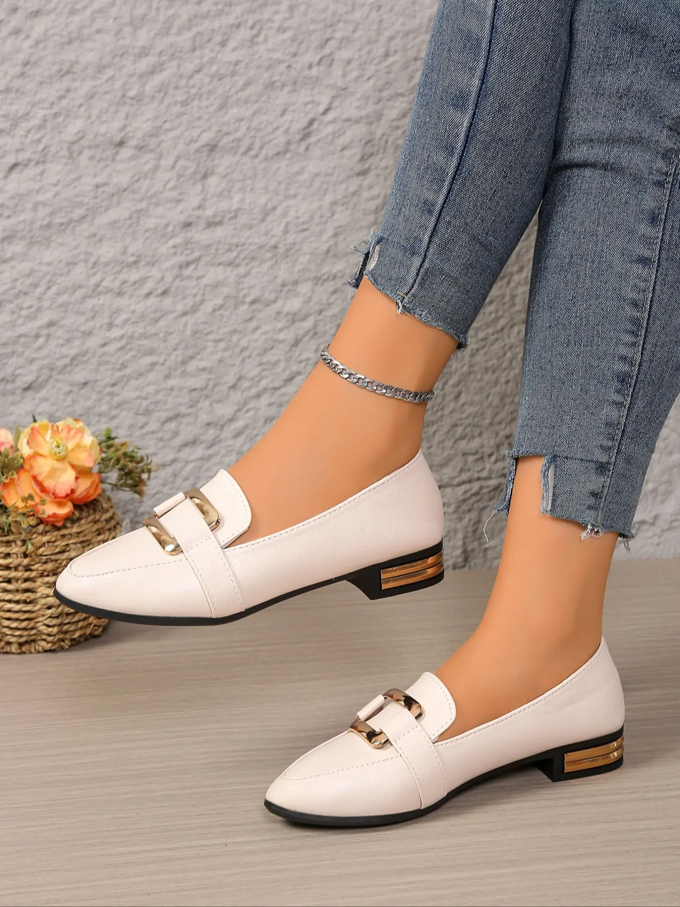 Women's cream-colored slip-on shoes, Casual footwear, made of leather, featuring a metal buckle on the upper and golden details on the heel, simple design, versatile style, suitable for daily wear, Casual Fashion Shoes