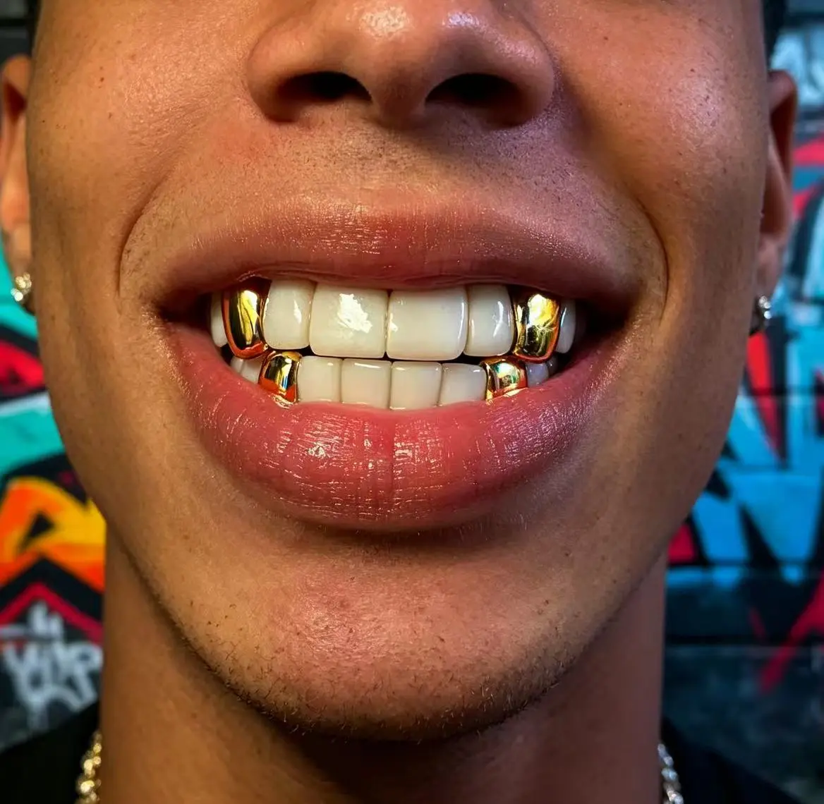 4Pcs 18K Gold Plated Teeth Grillz, Hip Hop Upper Tooth Caps, Fashion Rapper Fake Gold Teeth Decor, Trendy Cosplay Party Dental Accessory for Men Women