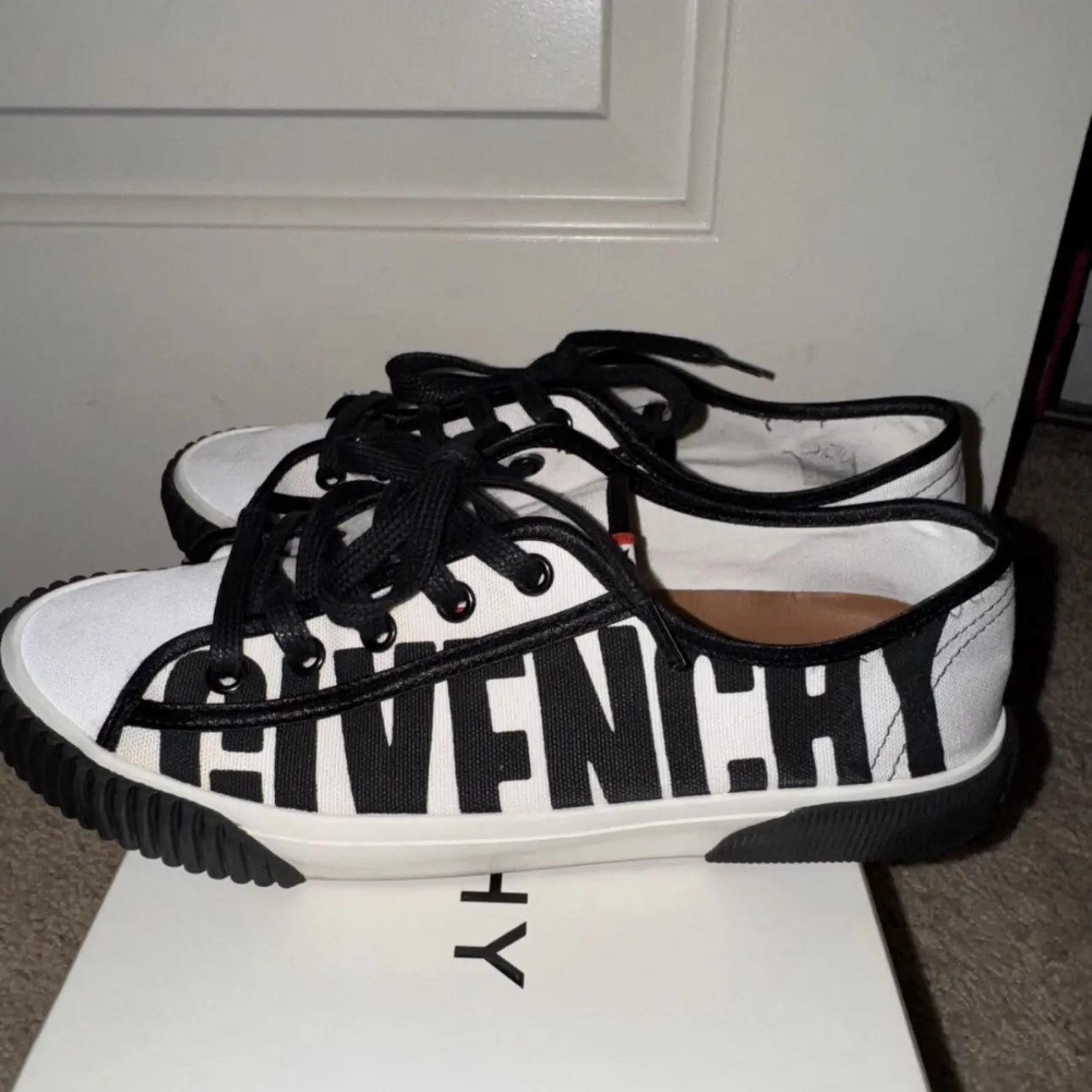 Pre-owned GIVENCHY Fabric Shoes size 38.5 Sneakers Women