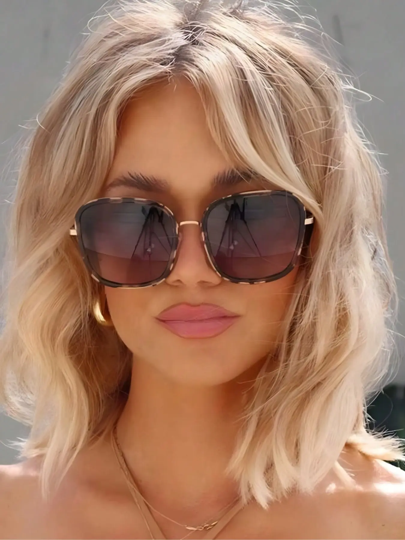 A pair of unisex fashionable, retro and personalized trendy, casual stylish glasses is suitable for daily outings and so on Street Style Shades