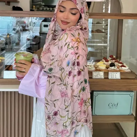 Women's Fashion Watercolor Print Scarf 80x180 Cm Polyester Muslim Hijab, Elegant Hijab Wrap, Stylish Headscarf for Women, Perfect for Daily Wear & Gifts Keffiyeh