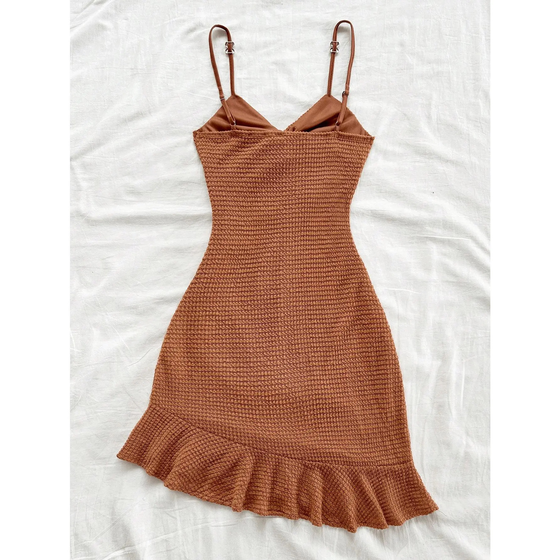A pure and sexy halter dress that is tight and slimming, with ruffled edges and a hip-hugging short dress for women