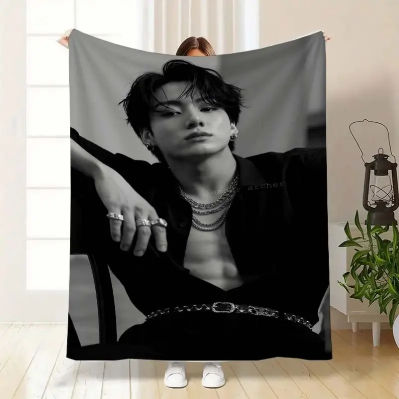 JK black and white portrait creative themed patterned blanket, thickened, ultra-soft, made of flannel material, warm for winter, suitable for all seasons, multifunctional soft nap blanket, sofa cover blanket, warm companion, suitable for office, dormitory