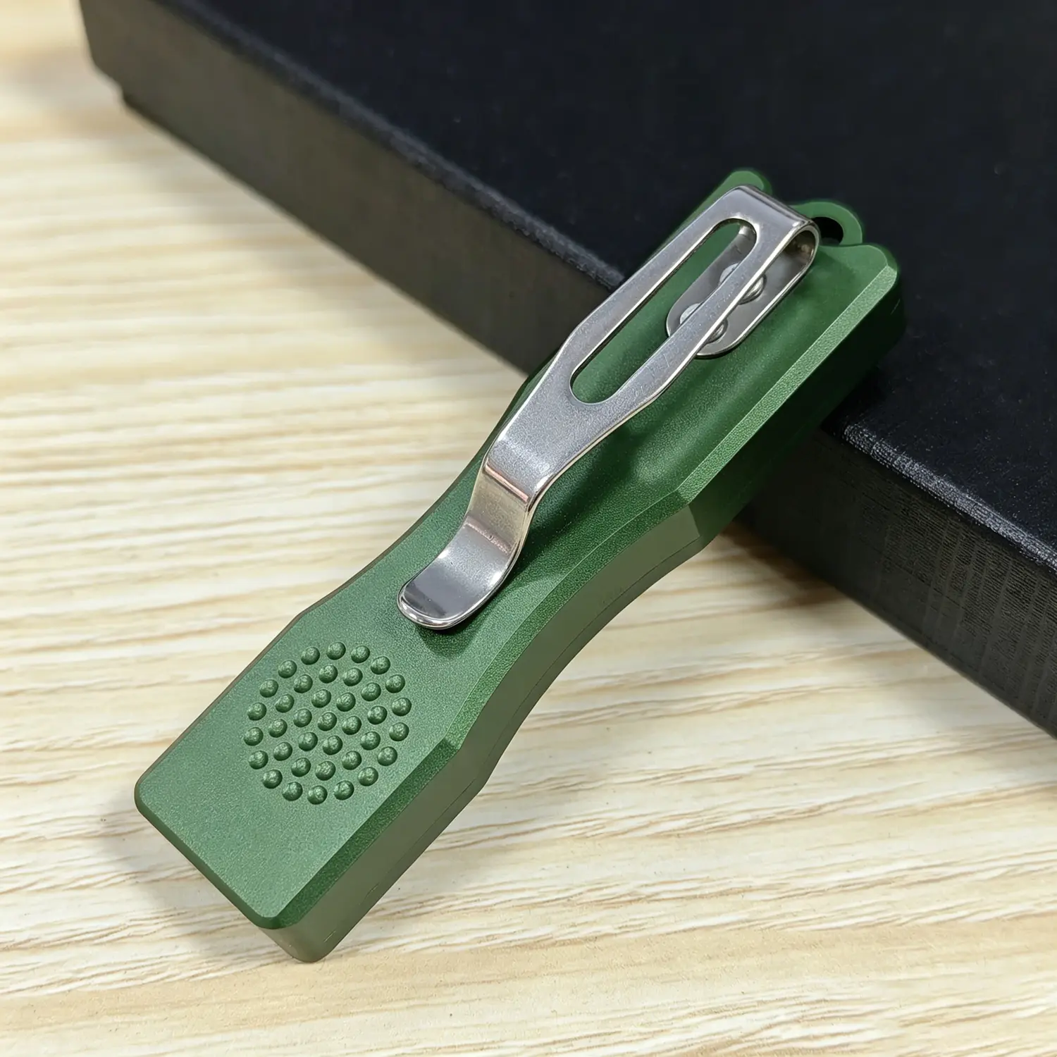 Green Folding Utility Knife fk40, Compact EDC Pocket Box Cutter with Pen Clip and 10 Blades for Outdoor Hiking, Office, Gifts