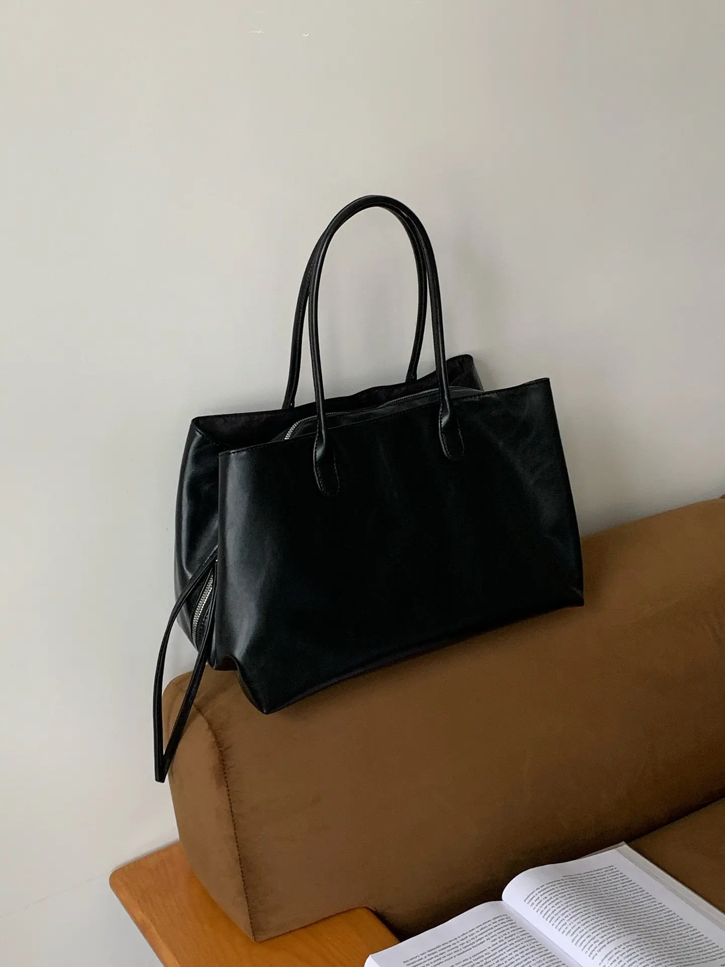Elegant Large Capacity Shoulder Tote Bag for Women, 2026 New Multi-Layer Simple Versatile Commuter Handbag, Stylish Office Briefcase, Fashionable Shoulder Bag, Fashionable Casual Bag, Everyday Work Bag, Daily Commuter Bag, Commuter Bags