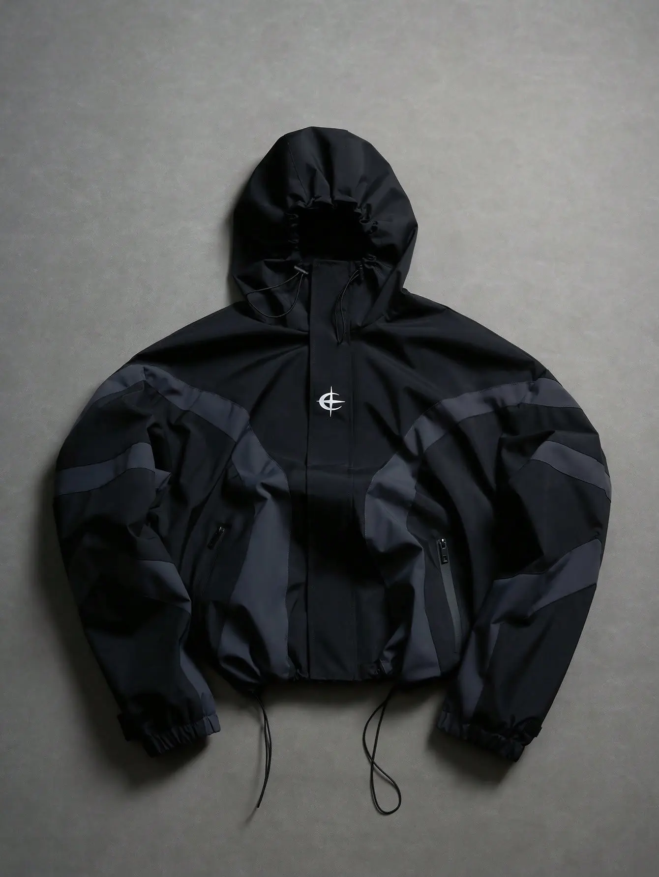 Unisex Black & Grey Arc Colorblock Cropped Hooded Windbreaker – Abstract Star Chest Print, Waterproof Woven Fabric, Adjustable Drawstring Hood & Hem, Velcro Cuffs, Dual Waterproof Zipper Pockets, Dark Tech High Street Jacket for Hiking, Skating & Street S