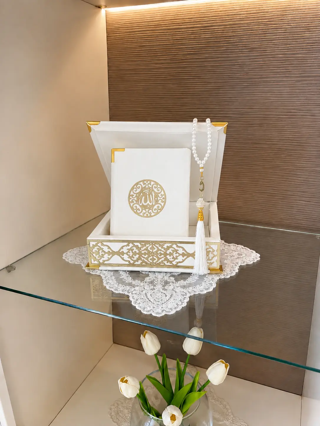 Unisex High-Quality Portable Islamic Gift Set - Velvet-Covered 17x13 cm Quran, Pearl Tasbih in 23x23x5 cm Wooden Decorative Box, Customizable Unique Gift for Muslim Eid Ramadan, Wedding, Baby Shower, Graduation, Engagement