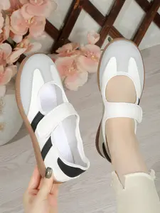 Comfortable slip-on Velcro flat casual couple sneakers, fashionable casual sports shoes, easy to put on and take off, a must-have casual shoe for lazy people, suitable for all-day wear without tiring the feet.