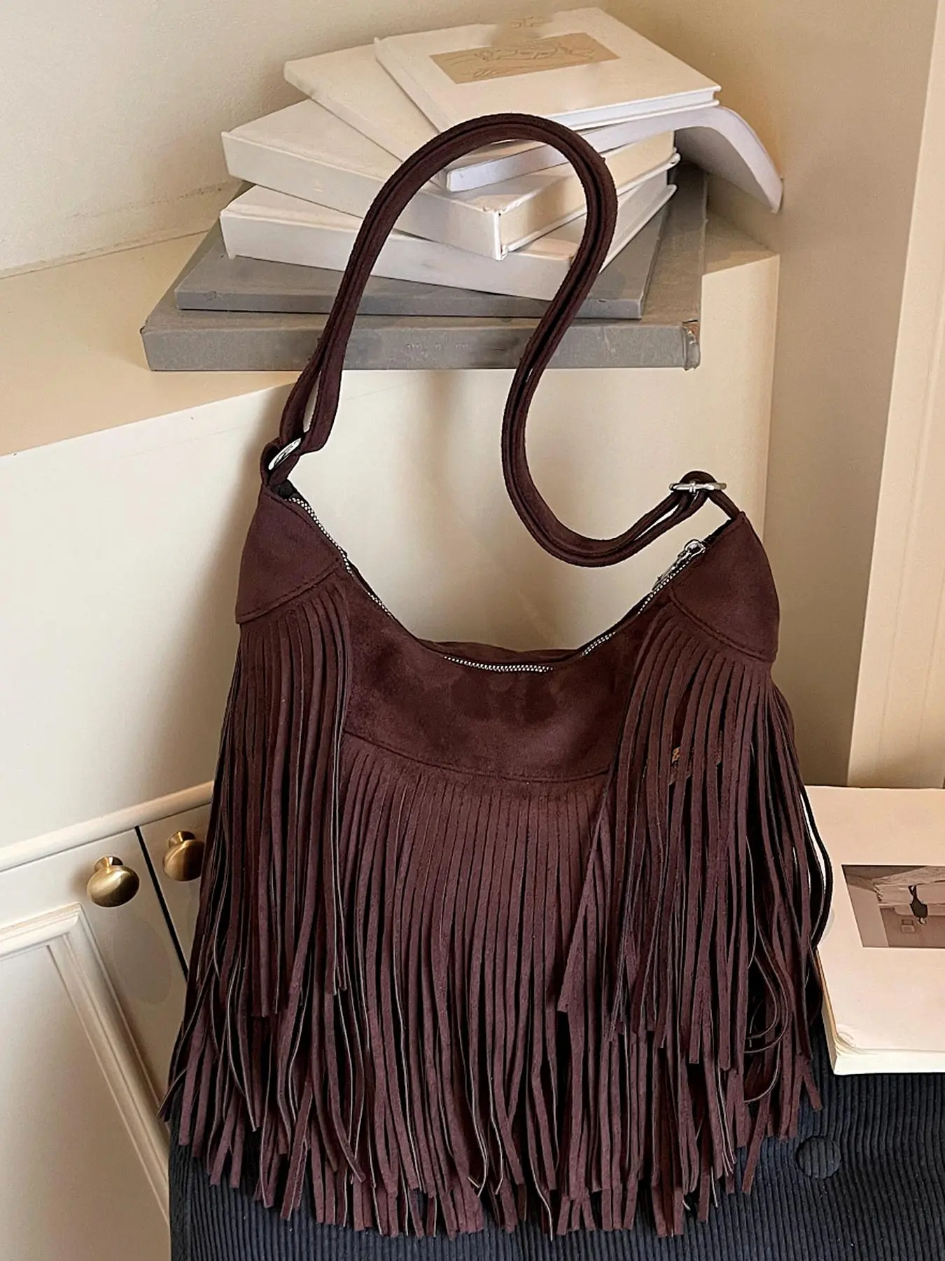 Fashionable and trendy one-shoulder crossbody bag, personalized and versatile tassel one-shoulder tote bag, casual and textured one-shoulder commuter bag, suitable for daily matching, commuting and other scenarios, Crossbody Hobo Bag, Fringe Crossbody