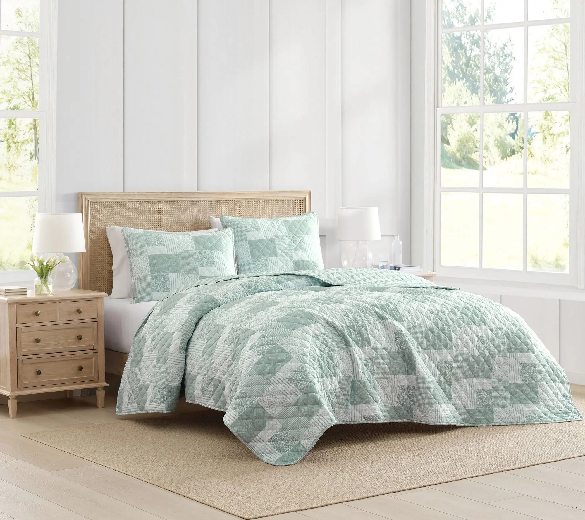 Martha Everyday Piper Patchwork Reversible Green TW Quilt Set