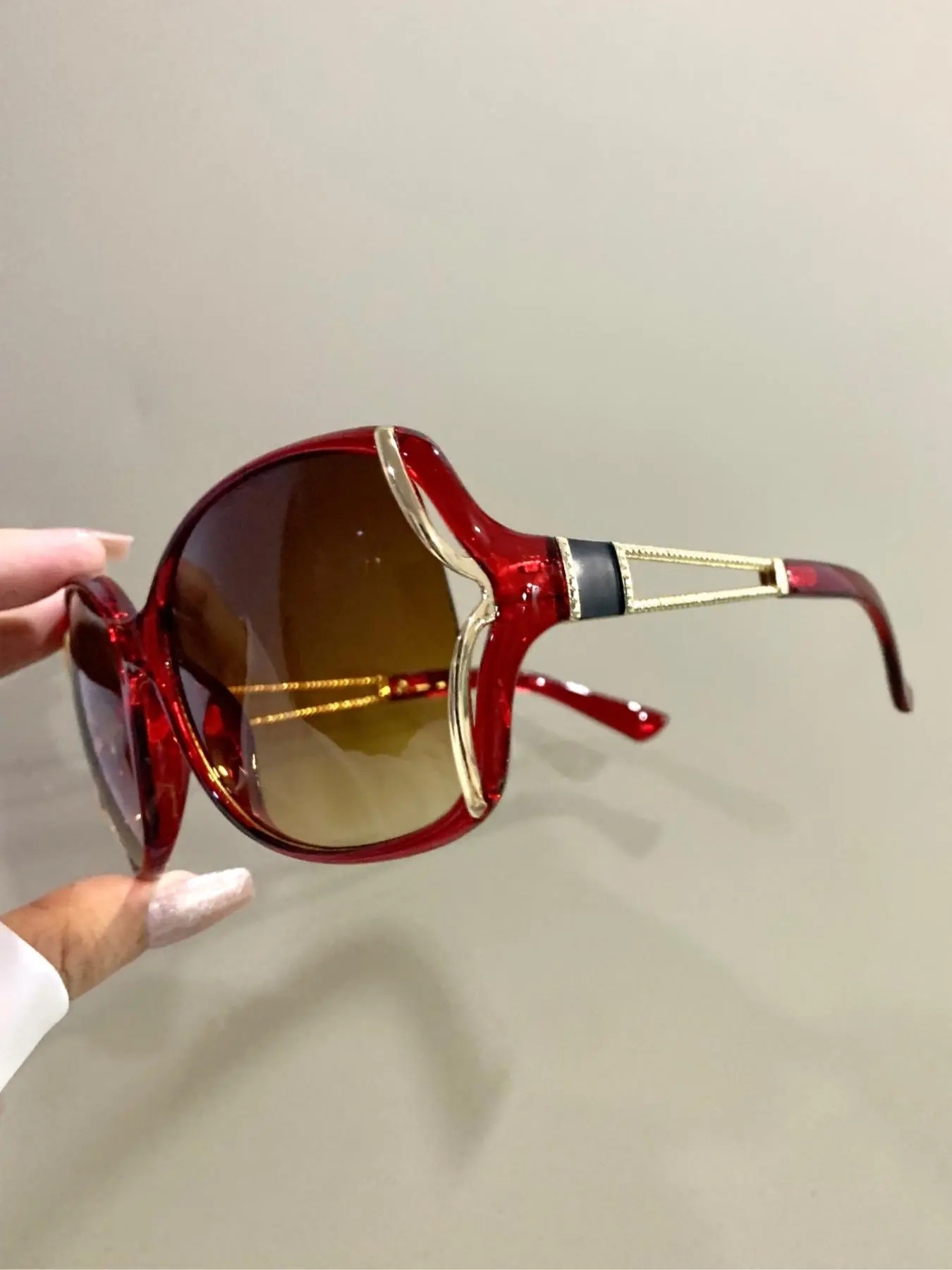 Women's Elegant Trendy Fashion Glasses Large-Frame PC Lens Glasses with Hollow Temples, Casual Style All-Season Accessories, Perfect for Vacation, Stylish Glasses