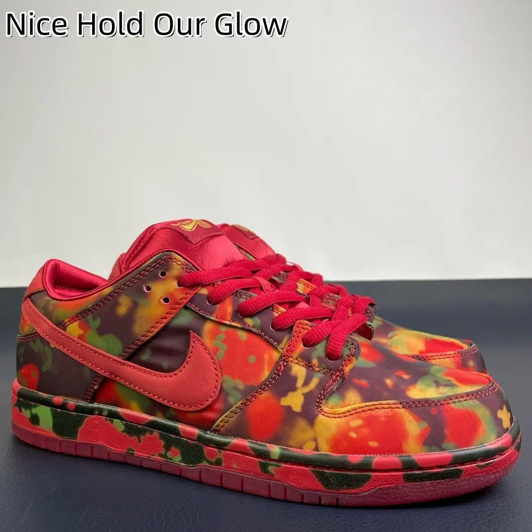 Youth Trendy Low-Profile Sports Collectible Shoes - Vibrant Tie-Dye Spliced Print Textile Craft, Wearproof Full-Red Traction Sole, Lightweight Construction for Reduced Daily Wear Footload, Ideal for Hip Hop Outfits