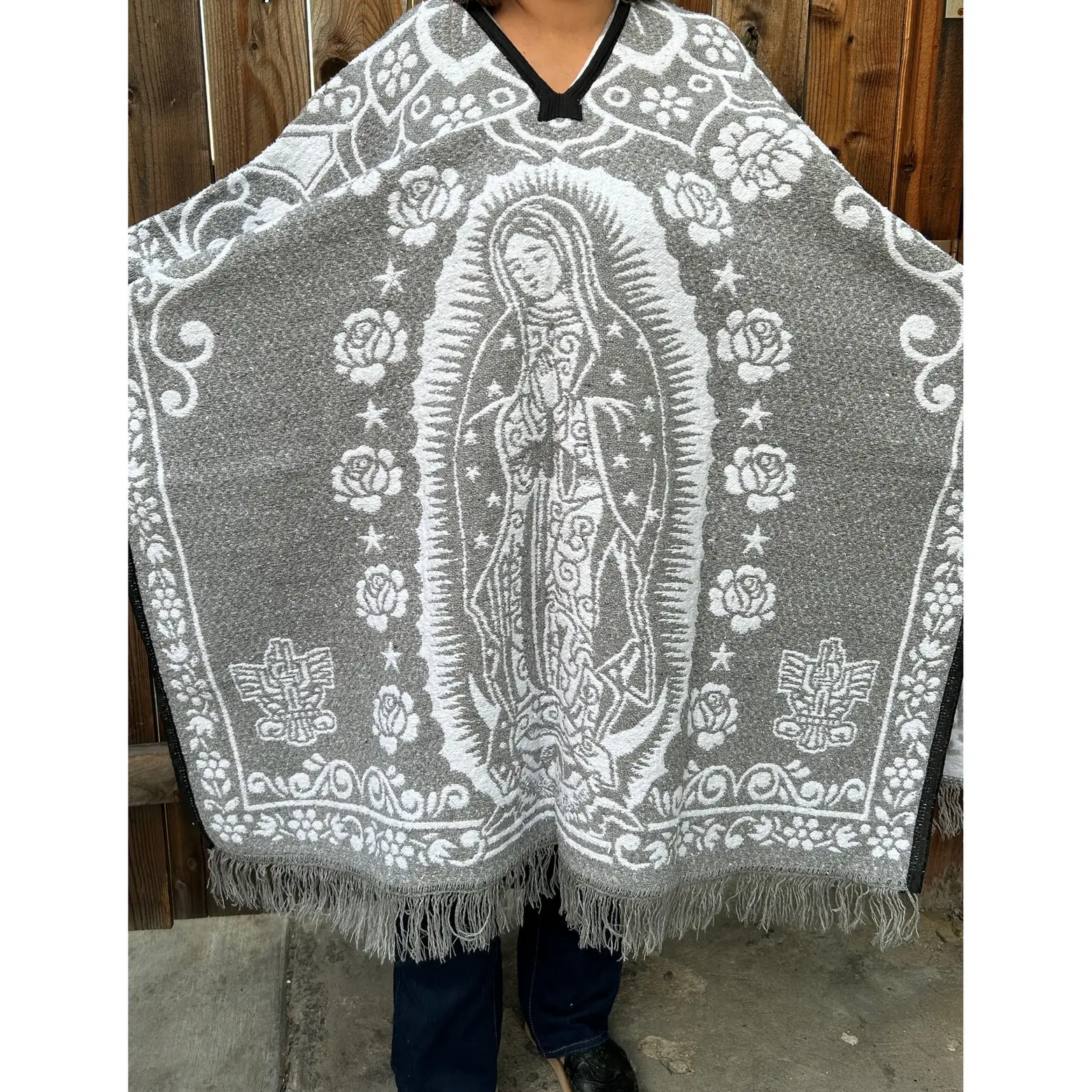 VIRGENCITA PONCHO AFELPADO LIGHT GRAY