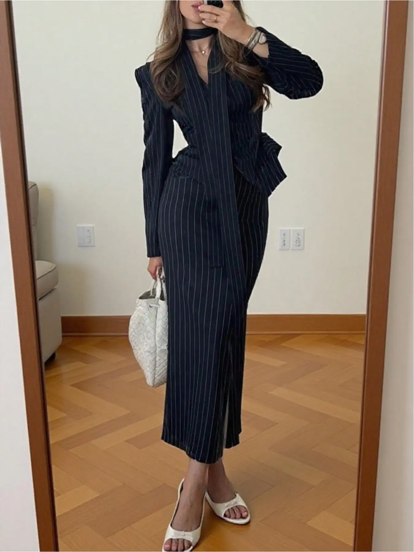 Elegant and simple Chic holiday party, commuting, daily formal business suit and skirt set for women > autumn long-sleeve waist-cinching slim-fit Striped suit and skirt women's set Elegant party wear Elegant formal style Elegant slim fitting
