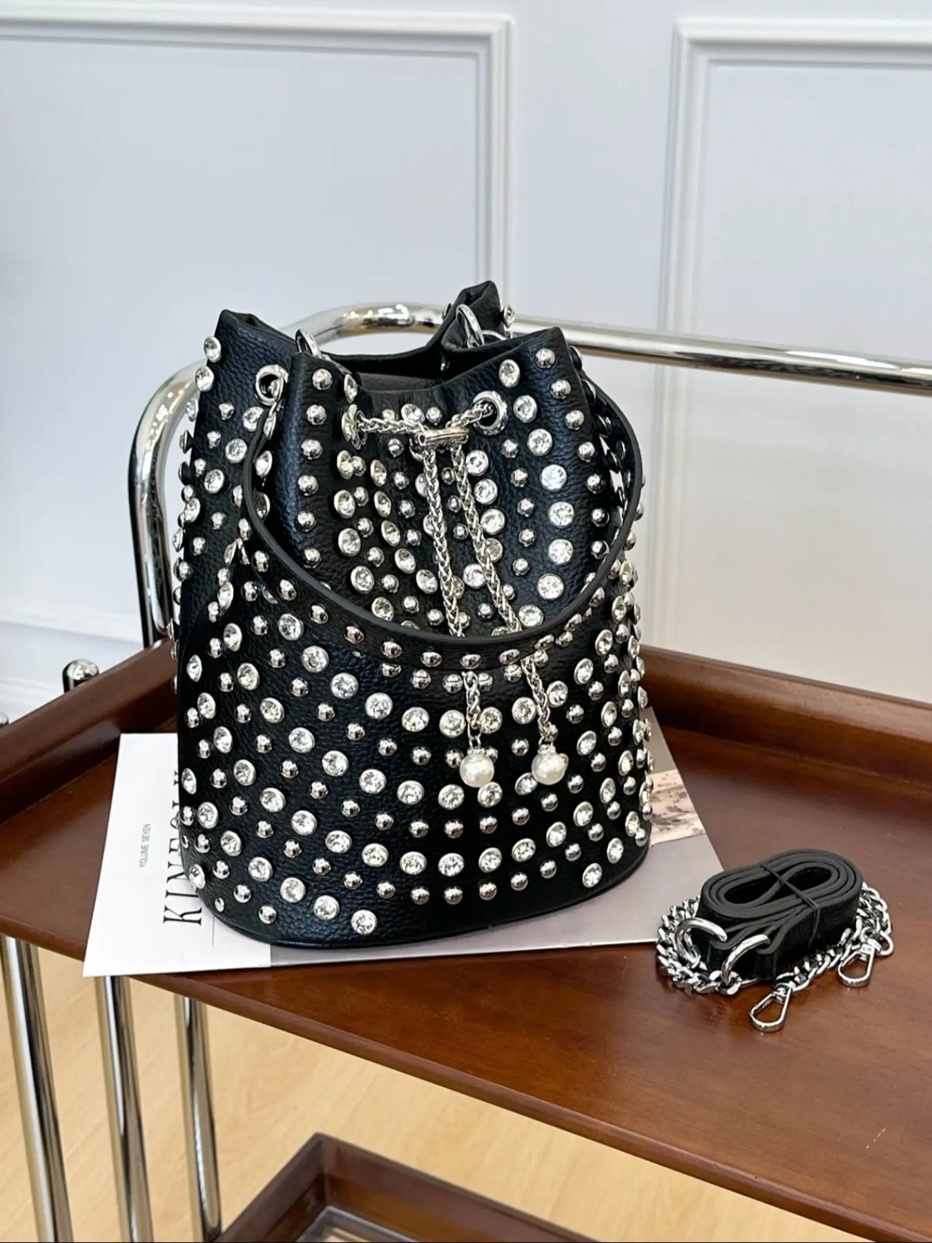 New Rhinestone Bucket Bag. Women's Banquet Bag, Party Style, Pearl Pendant Chain Crossbody Shoulder Bag, Trendy Crossbody Bag, Fashionable Crossbody Bag, Light Luxury Style, Fashion Bags