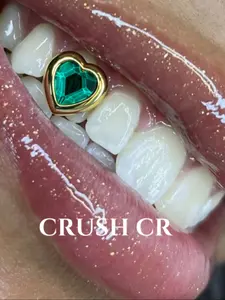 CRUSH CR 1pc Bling 14K Gold Plated Copper Heart-Shaped Emerald Green Stone Grillz, Unisex Y2K Hip-Hop Tooth Jewelry, Tooth Gem, Perfect for Black Women/Men/Boys/Girls, Eye-Catching Design for Parties, Halloween, Cosplay, Great Gift to Stand Out!