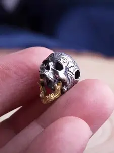 Vintage Gothic Skull Bead Pendant, Hand Carved Skeleton Charm, DIY Jewelry Accessories, Unique Retro Style, Perfect for Crafting, DIY Jewelry Making