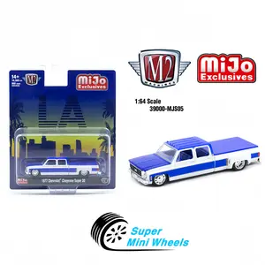 M2 Machines 1:64 1977 Chevrolet Cheyenne Super 30 LA White/Blue