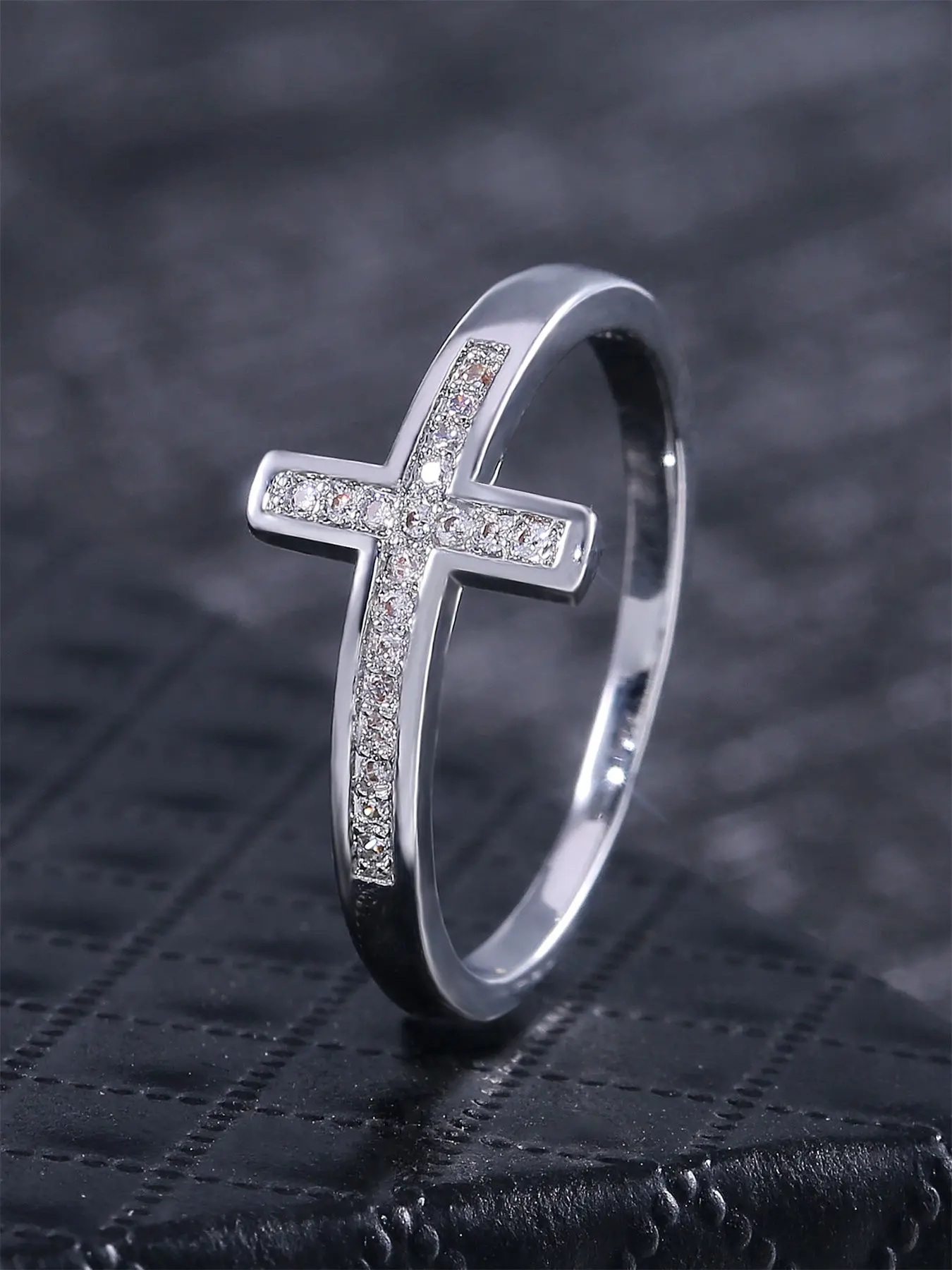 1 PC Fashion Cubic Zirconia Cross Statement Ring For Women Elegant Ring For Valentine's Day Gift Wedding Engagement Anniversary Party Jewelry