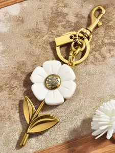 Metal Embellished Sunflower Keychain Bag Charm, Fashionable Personalized Car Key Holder, Elegant Daisy Purse Accessory, All Seasons, Pendant Keychain, Keychain for Bags
