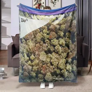 Dank Weed Theme Flannel Blanket Soft Plush Comfort Blanket, Suitable For use on Sofas, Reclining Chairs, and Beds. It is an Ideal Gift for Children, Adults, Wives, or Oneself. Multiple Sizes are Available for Selection.