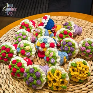 Mini Crochet Flower Bouquet Charm, Handmade Yarn Flower Keychain & Bag Ornament, Cute Knitted Bouquet Gift for Teacher, Mom & Loved Ones