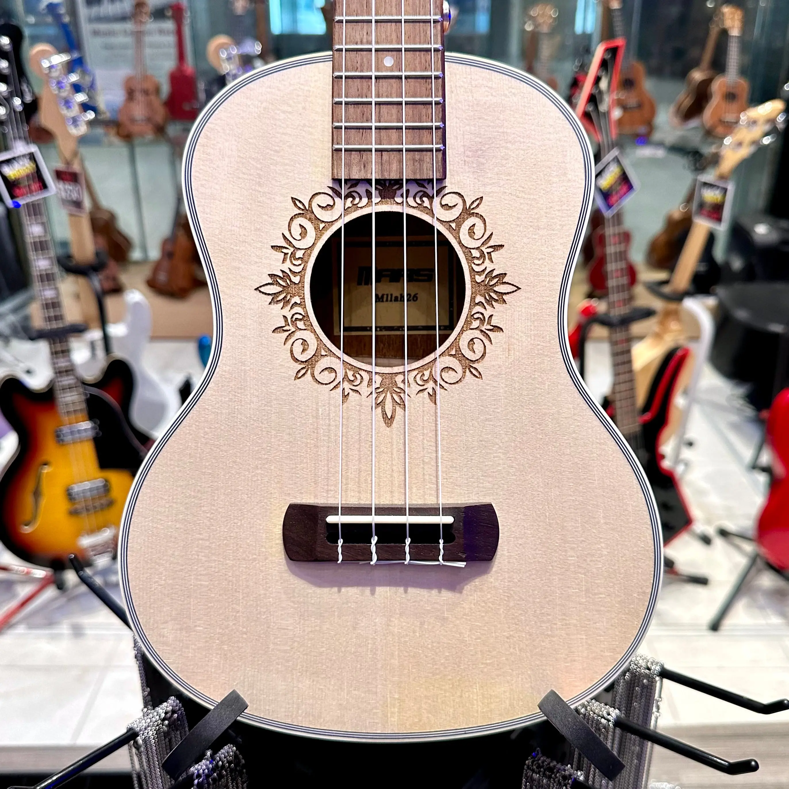 Mars m11ah26: 26” Concert Ukulele - Blonde