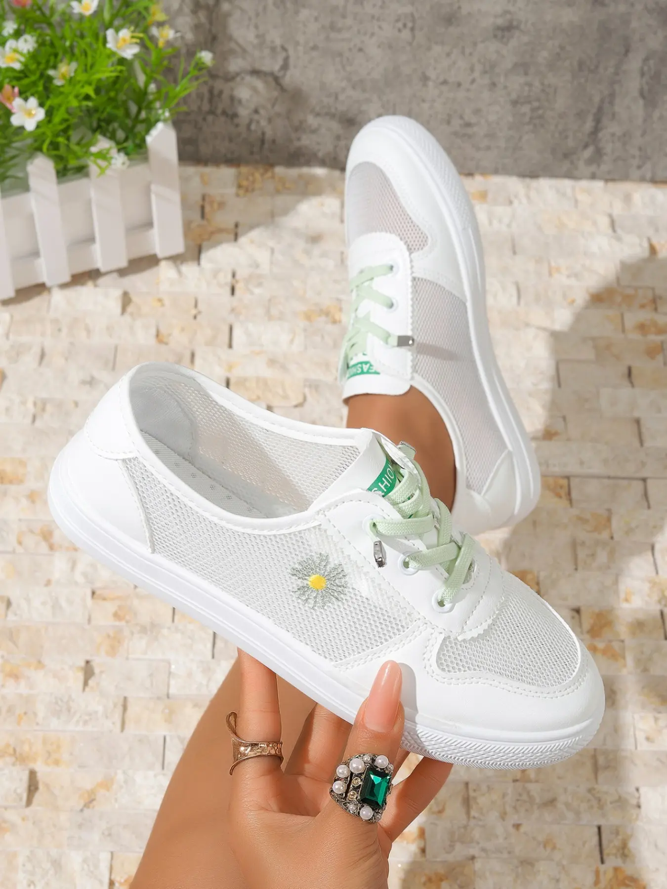 Daisy Embroidered Mesh Breathable Single Shoe for Women, Soft Sole Comfortable Casual Sneakers, Student Versatile Low Top Canvas Shoes Foot Wear