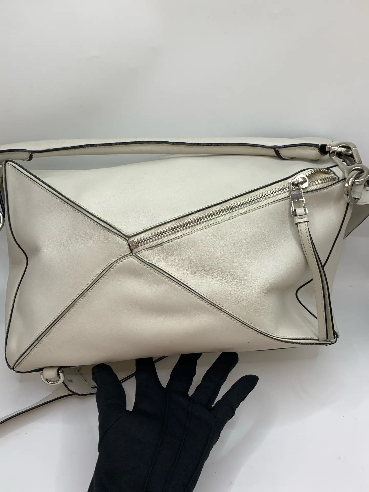 Pre-owned Loewe Medium Puzzle Bag in Beige Grey, 2015 Edition, Top Handle Bag with Shoulder & Crossbody Carry Options. Comes with Shoulder Strap.