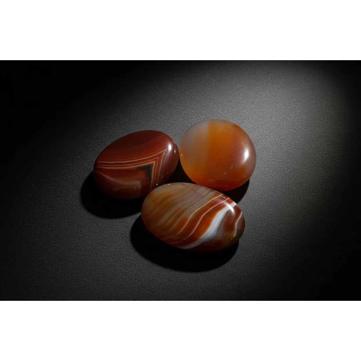 Carnelian Palm Stone - Polished Orange-Red Natural Crystal Gemstone, Carnelian Decorative Pieces for Meditation, Confidence Boosting & Daily Empowerment