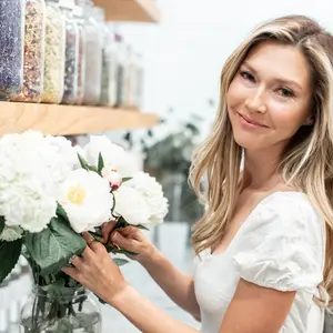 Pretty Farm Girl shop logo