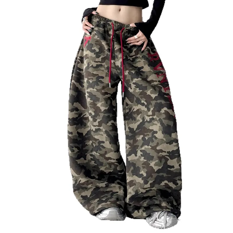 Women’s street retro camouflage wide-leg parachute sweatpants, red drawstring waist, side letter embroidery, loose oversized fit, skateboard hip-hop style, lightweight and versatile, trendy casual floor-length pants